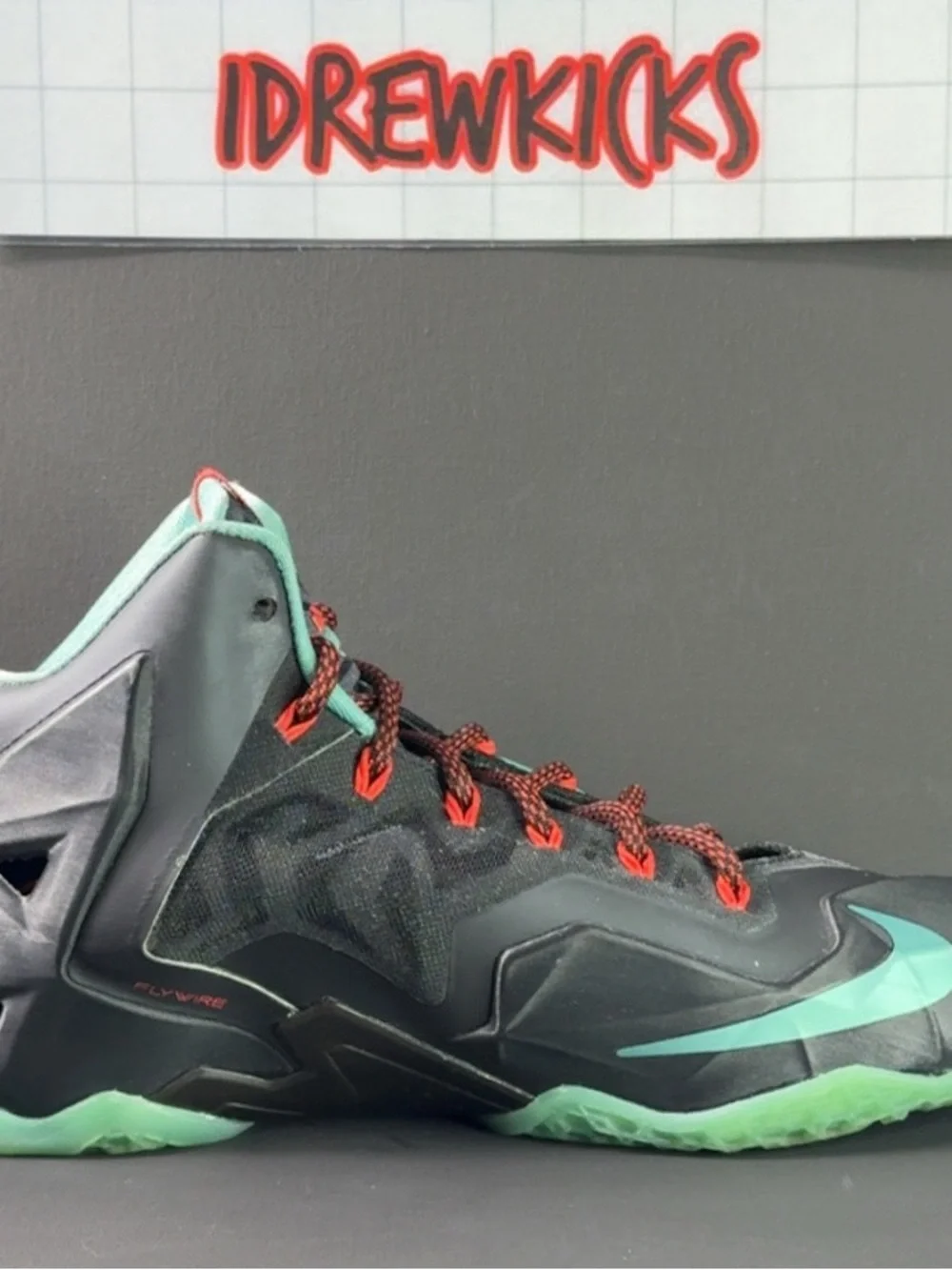 NIKE LEBRON 11 JADE SIZE 8 SNEAKERS 616175 004